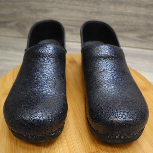 Dansko Black Textured Leather Clogs - Picture 4 of 16